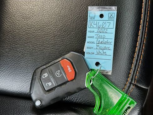 Used 2022 Jeep Gladiator Mojave w/ Dual Top Group AWD/4WD image 34