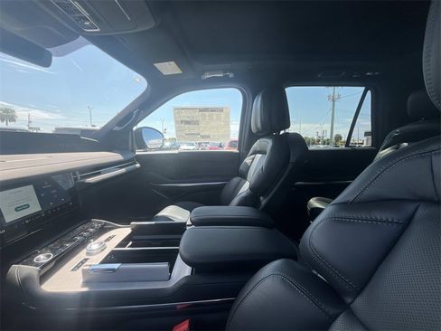 New 2025 Lincoln Navigator Reserve w/ Jet Appearance Package image 9