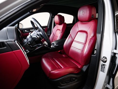 Certified 2023 Porsche Cayenne Platinum Edition AWD/4WD image 5