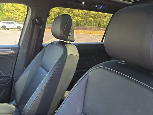 Used 2023 Volkswagen Tiguan SE R-Line image 17