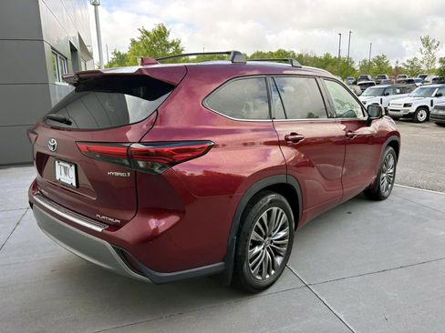 Used 2022 Toyota Highlander Platinum AWD/4WD image 5