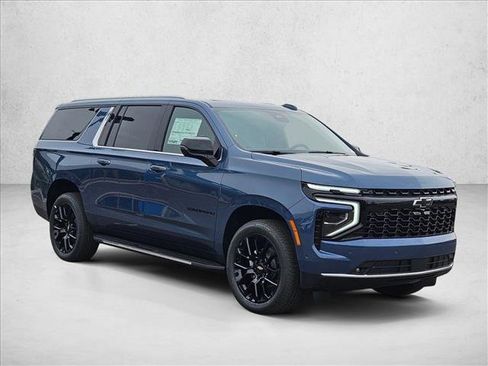 New 2026 Chevrolet Suburban Premier image 7