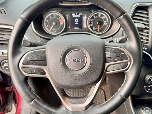 Used 2019 Jeep Cherokee Latitude Plus w/ Cold Weather Group AWD/4WD image 11