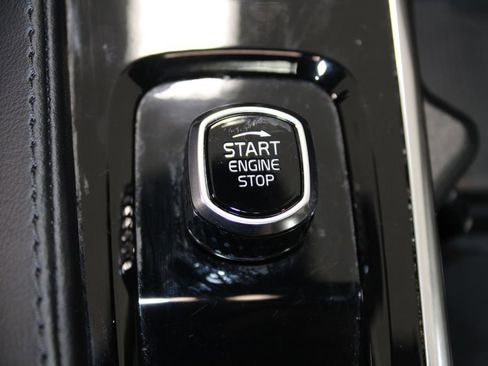 Used 2023 Volvo XC90 B5 Plus image 45