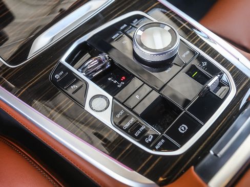 Used 2025 BMW X7 M60i image 17