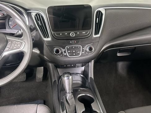 Used 2020 Chevrolet Malibu LT FWD image 18