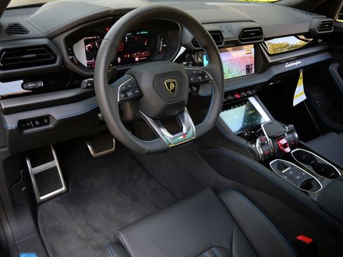 Used 2025 Lamborghini Urus SE AWD/4WD image 14