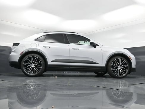 New 2026 Porsche Macan 4 Electric AWD/4WD image 26