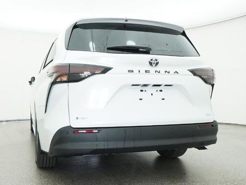 New 2026 Toyota Sienna XLE image 22
