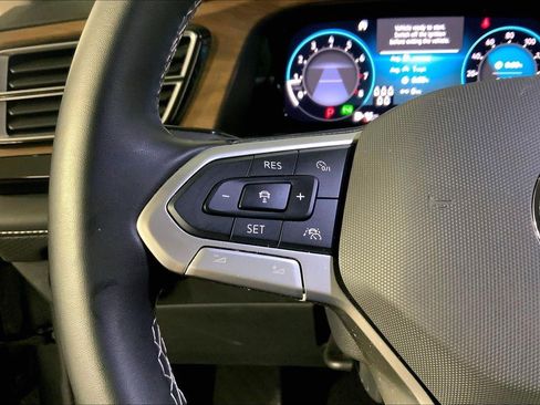 Used 2025 Volkswagen Atlas SE image 18