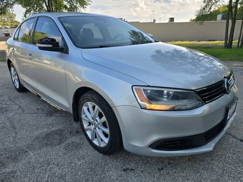 Used 2011 Volkswagen Jetta SE FWD image 3
