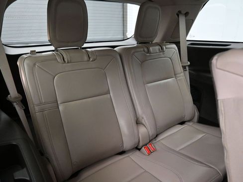 Used 2023 Lincoln Aviator Reserve w/ Equipment Group 201A image 19