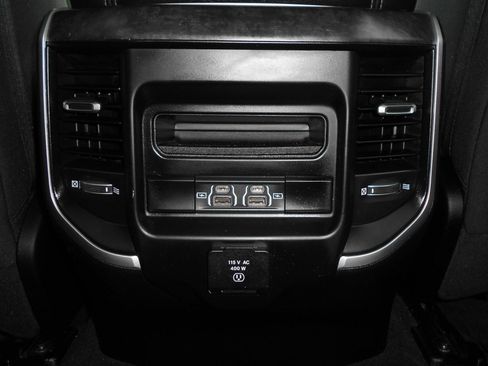 Used 2022 RAM 1500 Big Horn AWD/4WD image 23