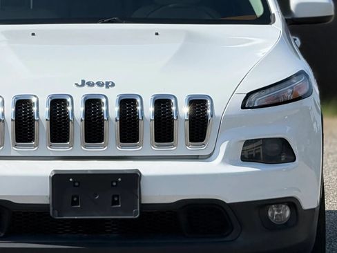 Used 2016 Jeep Cherokee Latitude w/ Comfort/Convenience Group AWD/4WD image 12