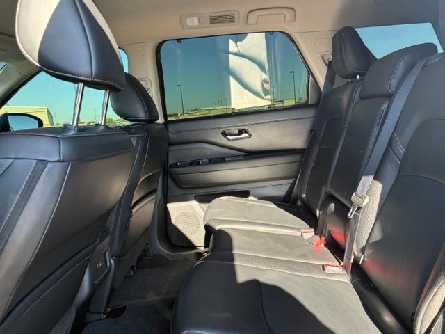 Certified 2024 Nissan Pathfinder SL FWD image 12