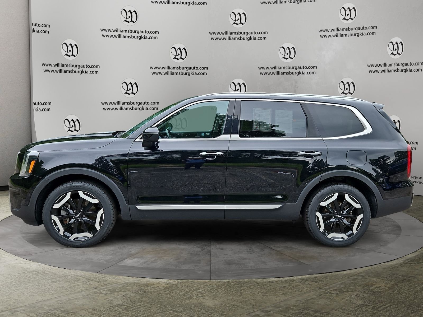 Used 2023 Kia Telluride S FWD image 2