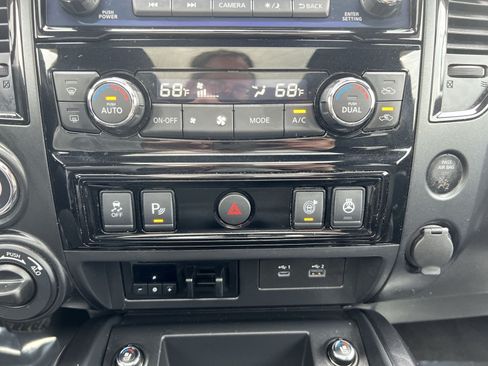 Used 2021 Nissan Titan PRO-4X w/ Pro-4x Convenience Package AWD/4WD image 21