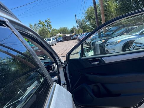 Used 2017 Subaru Outback 2.5i Premium AWD/4WD image 11