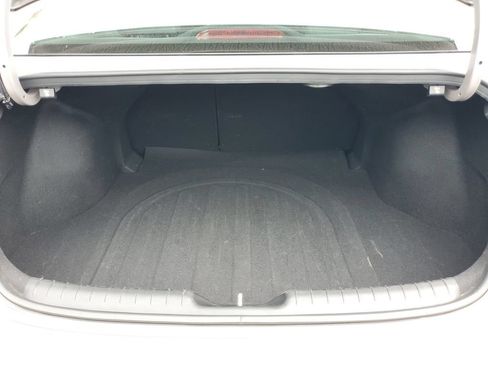 Used 2025 Hyundai Elantra Limited FWD image 28