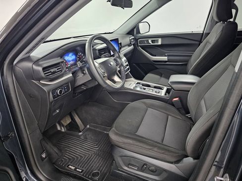 Used 2023 Ford Explorer XLT AWD/4WD image 13