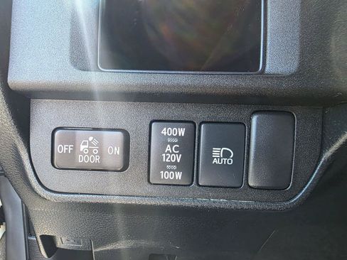 Used 2019 Toyota Tacoma TRD Off-Road w/ Technology Package AWD/4WD image 20