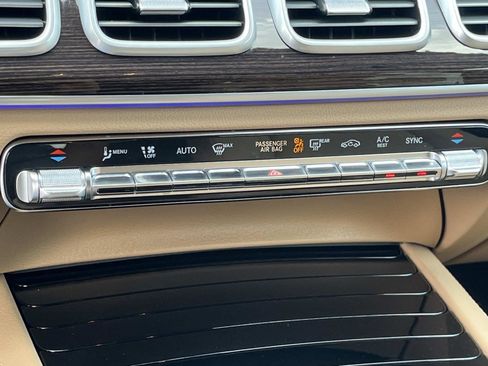 Used 2025 Mercedes-Benz GLS 450 4MATIC image 34