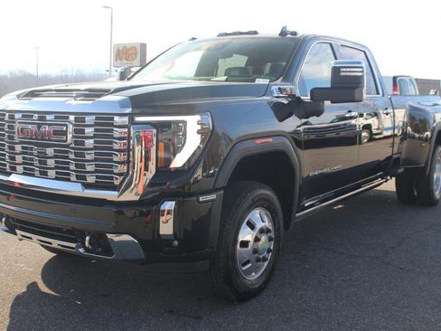 New 2026 GMC Sierra 3500 Denali w/ Denali Reserve Package AWD/4WD image 3