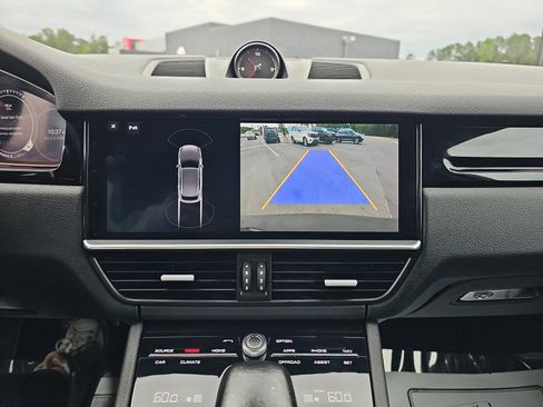 Used 2020 Porsche Cayenne AWD/4WD image 25
