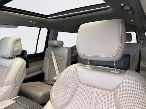 Used 2022 Jeep Wagoneer Series II w/ Premium Group I image 10