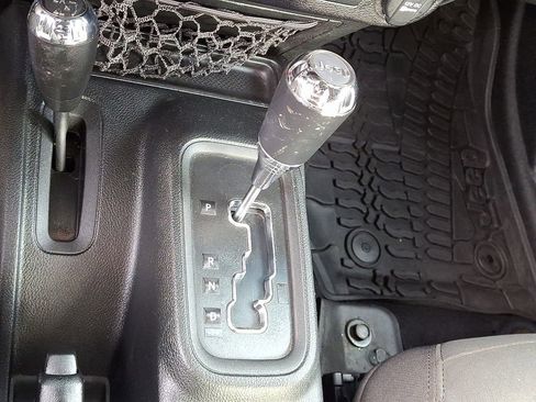 Used 2018 Jeep Wrangler Unlimited Sport S image 22