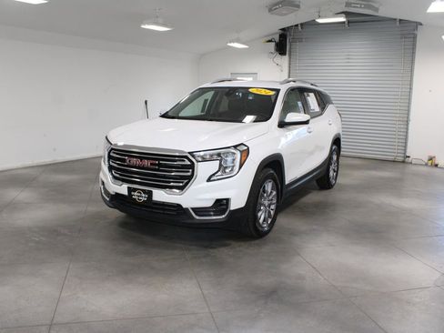 Used 2024 GMC Terrain SLT image 4