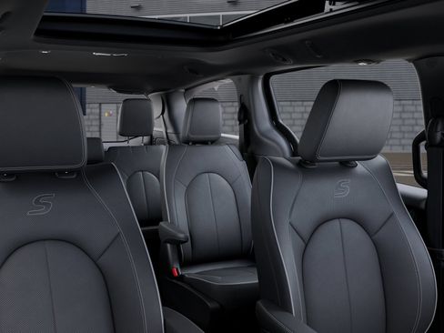 New 2027 Chrysler Pacifica Limited AWD/4WD image 26