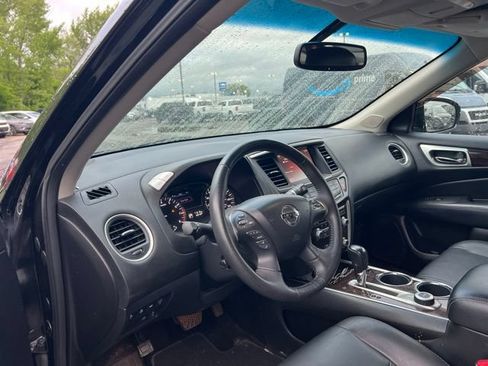 Used 2013 Nissan Pathfinder Platinum w/ Platinum Premium Pkg AWD/4WD image 2