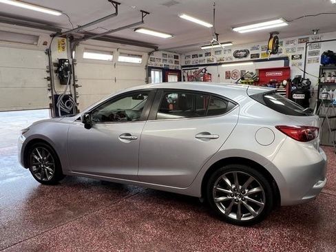 Used 2018 MAZDA MAZDA3 Touring FWD image 2