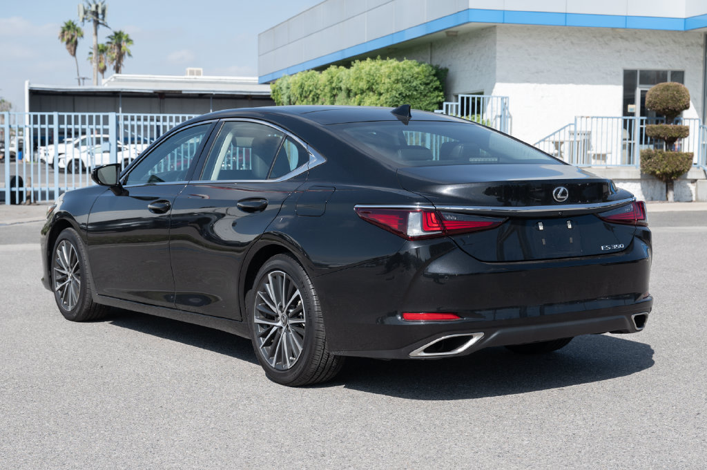 Used 2025 Lexus ES 350 w/ Premium Package FWD image 6