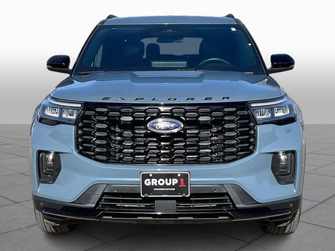 Used 2025 Ford Explorer ST-Line image 3