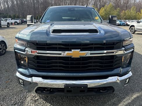 Used 2025 Chevrolet Silverado 2500 LT image 2