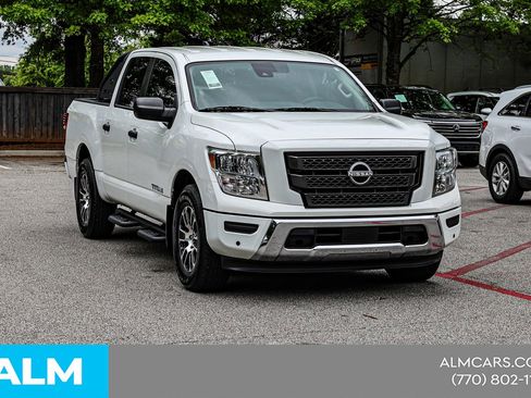 Used 2024 Nissan Titan SV w/ SV Convenience Package RWD image 6