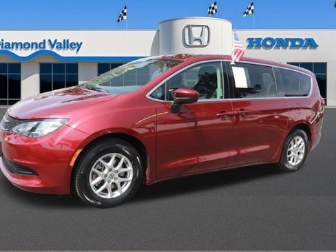 Used 2023 Chrysler Voyager LX FWD image 3