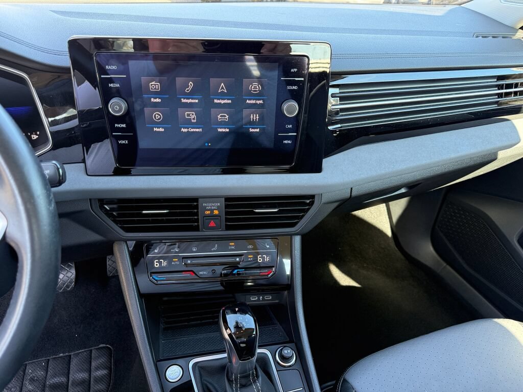 Used 2025 Volkswagen Jetta SE FWD image 22