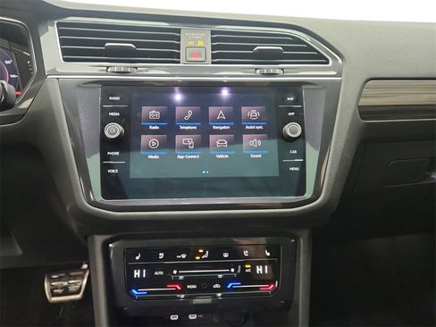 Used 2023 Volkswagen Tiguan SEL R-Line image 17