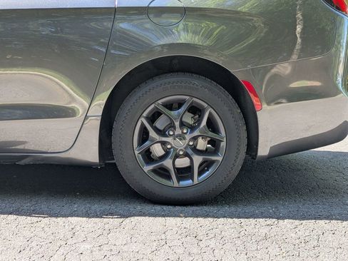 Used 2018 Chrysler Pacifica Touring Plus w/ S Appearance Package FWD image 13