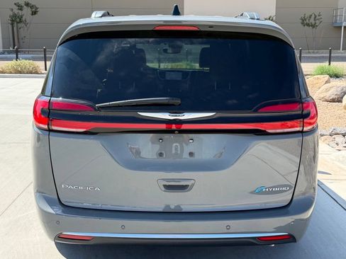Used 2023 Chrysler Pacifica Pinnacle FWD image 7