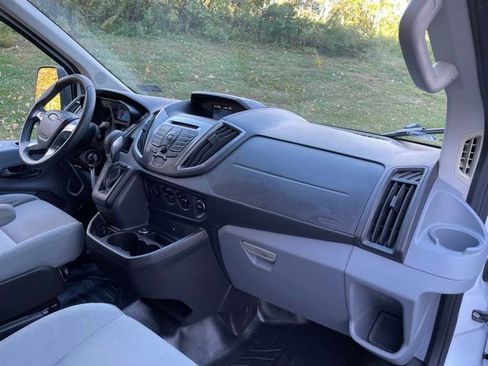 Used 2015 Ford Transit 150 XLT image 22