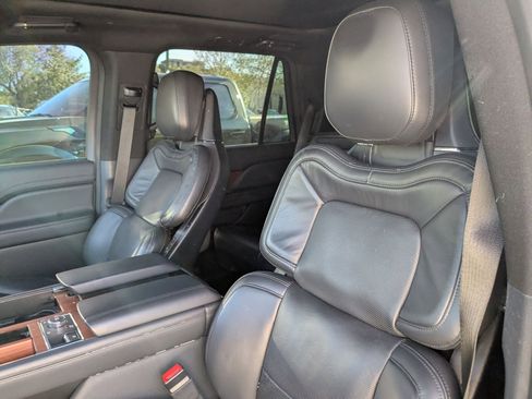 Used 2024 Lincoln Navigator L Reserve image 11