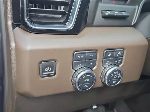 Used 2025 GMC Sierra 1500 Denali w/ Denali Reserve Package AWD/4WD image 10