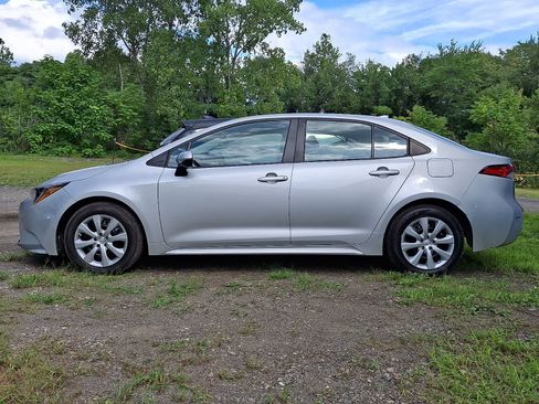 Used 2023 Toyota Corolla LE FWD image 5