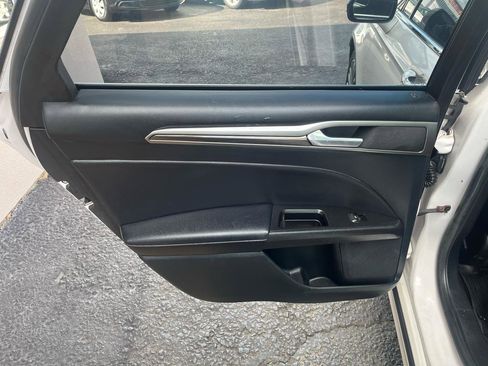 Used 2017 Ford Fusion SE w/ Equipment Group 202A AWD/4WD image 27