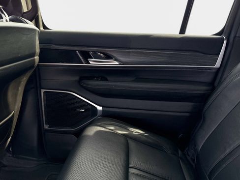 Used 2024 Jeep Wagoneer Series II image 16