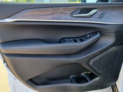 New 2026 Jeep Grand Cherokee L Limited AWD/4WD image 10